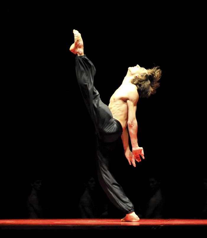 Friedemann Vogel in Maurice Béjarts "Bolero" Foto: Stuttgarter Ballett
